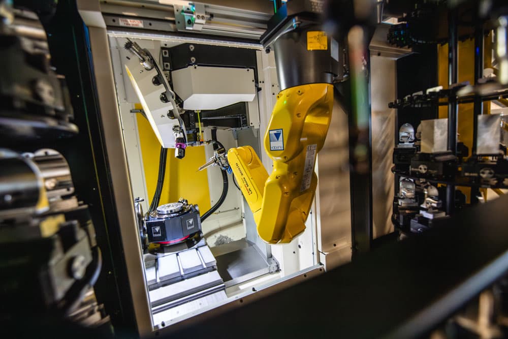 CNC machine met belading voor serieproductie